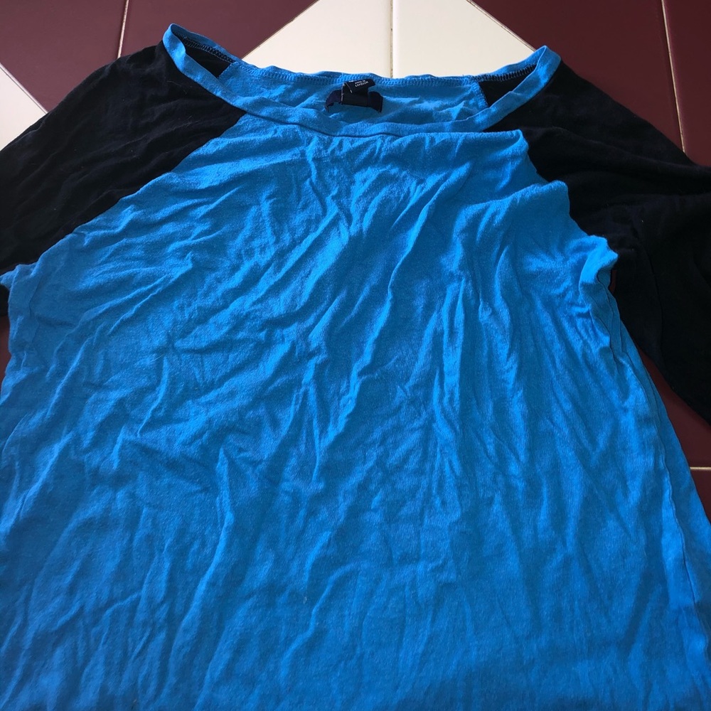 Blue GAP long sleeve. (Medium)